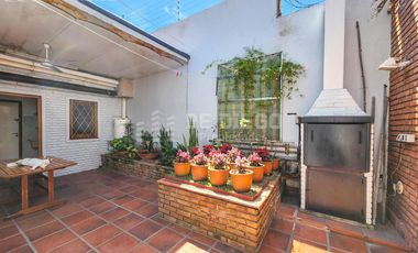 Casa en venta de 7 ambientes, habitacion en planta baja en suite, Vicente López