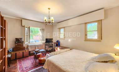 Casa en venta de 7 ambientes, habitacion en planta baja en suite, Vicente López