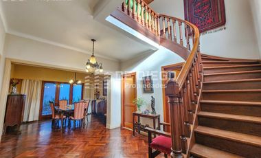 Casa en venta de 7 ambientes, habitacion en planta baja en suite, Vicente López