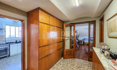 Casa en venta de 7 ambientes, habitacion en planta baja en suite, Vicente López