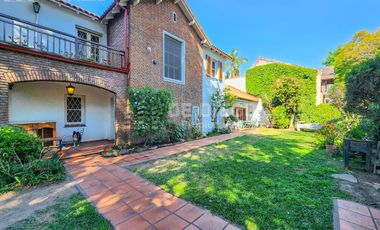 Casa en venta de 7 ambientes, habitacion en planta baja en suite, Vicente López