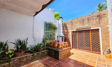 Casa en venta de 7 ambientes, habitacion en planta baja en suite, Vicente López