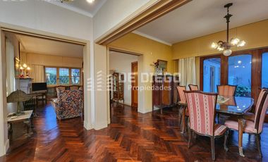 Casa en venta de 7 ambientes, habitacion en planta baja en suite, Vicente López