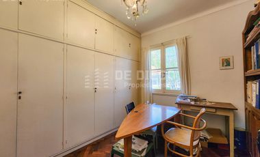 Casa en venta de 7 ambientes, habitacion en planta baja en suite, Vicente López