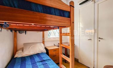 Casa en venta de 7 ambientes, habitacion en planta baja en suite, Vicente López