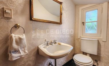 Casa en venta de 7 ambientes, habitacion en planta baja en suite, Vicente López
