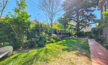Casa en venta de 7 ambientes, habitacion en planta baja en suite, Vicente López