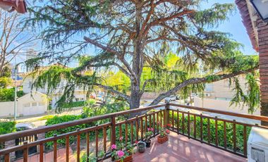 Casa en venta de 7 ambientes, habitacion en planta baja en suite, Vicente López