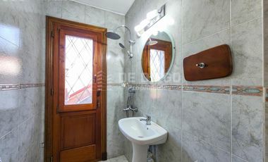 Casa en venta de 7 ambientes, habitacion en planta baja en suite, Vicente López