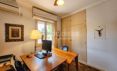 Casa en venta de 7 ambientes, habitacion en planta baja en suite, Vicente López