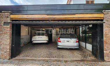 Casa en venta de 7 ambientes, habitacion en planta baja en suite, Vicente López