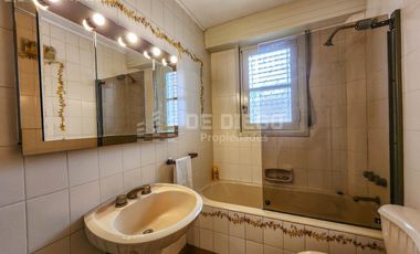 Casa en venta de 7 ambientes, habitacion en planta baja en suite, Vicente López