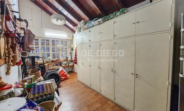 Casa en venta de 7 ambientes, habitacion en planta baja en suite, Vicente López