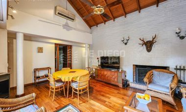 Casa en venta de 7 ambientes, habitacion en planta baja en suite, Vicente López