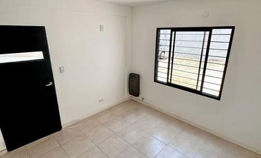 Oportunidad. Departamento en Venta de 2 plantas. Sin expensas. Centro Zárate