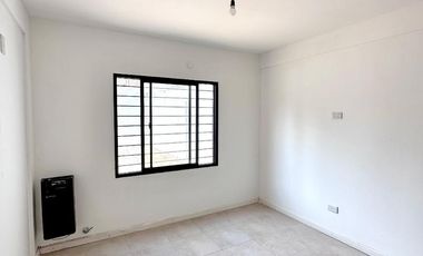 Oportunidad. Departamento en Venta de 2 plantas. Sin expensas. Centro Zárate