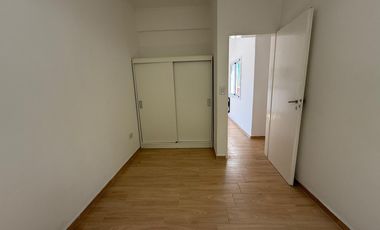 Venta de departamento 2 dormitorios-terraza-balcón-cochera en La Plata