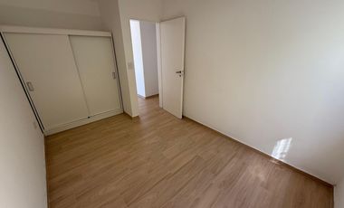 Venta de departamento 2 dormitorios-terraza-balcón-cochera en La Plata