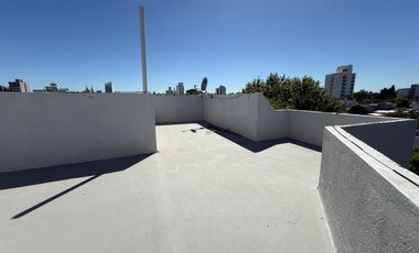 Venta de departamento 2 dormitorios-terraza-balcón-cochera en La Plata