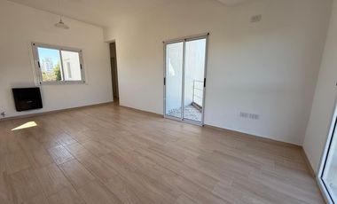 Venta de departamento 2 dormitorios-terraza-balcón-cochera en La Plata