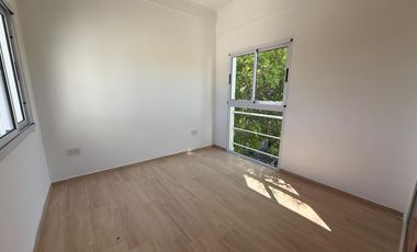 Venta de departamento 2 dormitorios-terraza-balcón-cochera en La Plata
