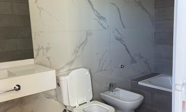 Departamento en duplex 5 ambientes en venta - complejo Klover Plaza - Bernal