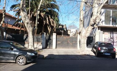 CASA CENTRO BERNAL 11 X 37 PARA RECICLAR // LOTE