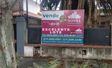 CASA CENTRO BERNAL 11 X 37 PARA RECICLAR // LOTE
