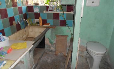 Venta de Casa 3 Amb. S/L 10X40M²  en Ramos Mejia   Buen Estado  Fondo C/Galpon