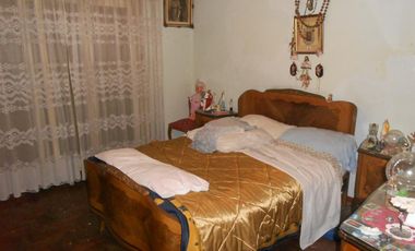 Venta de Casa 3 Amb. S/L 10X40M²  en Ramos Mejia   Buen Estado  Fondo C/Galpon
