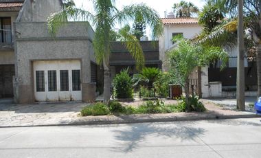 Venta de Casa 3 Amb. S/L 10X40M²  en Ramos Mejia   Buen Estado  Fondo C/Galpon