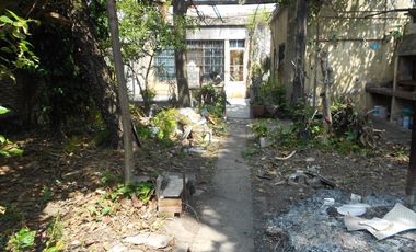 Venta de Casa 3 Amb. S/L 10X40M²  en Ramos Mejia   Buen Estado  Fondo C/Galpon
