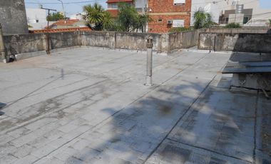 Venta de Casa 3 Amb. S/L 10X40M²  en Ramos Mejia   Buen Estado  Fondo C/Galpon