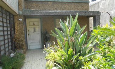 Venta de Casa 3 Amb. S/L 10X40M²  en Ramos Mejia   Buen Estado  Fondo C/Galpon