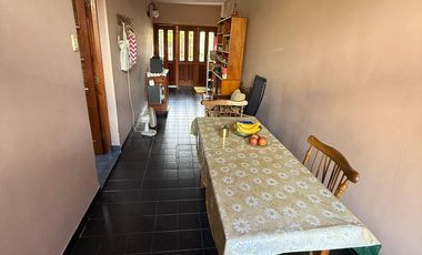 CASA 4 AMBIENTES VENTA EN Colon 2875 (REMEDIOS DE ESCALADA)