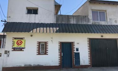 Dos propiedades en un terreno todo independiente - 5 dormitorios, 3 baños, ideal dos familias