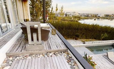 Venta Moderna Casa a la Laguna con  Increíble Master Suite - El Canton