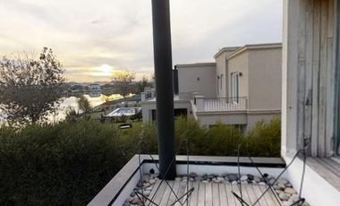 Venta Moderna Casa a la Laguna con  Increíble Master Suite - El Canton