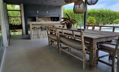 Venta Moderna Casa a la Laguna con  Increíble Master Suite - El Canton