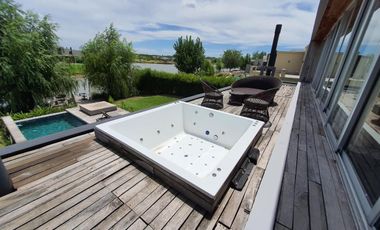 Venta Moderna Casa a la Laguna con  Increíble Master Suite - El Canton