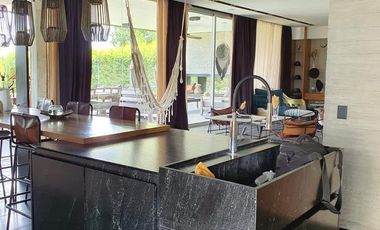 Venta Moderna Casa a la Laguna con  Increíble Master Suite - El Canton