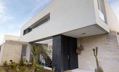 Venta Moderna Casa a la Laguna con  Increíble Master Suite - El Canton