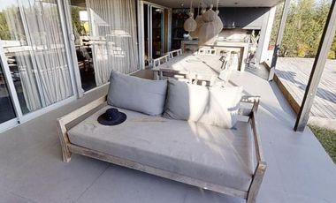 Venta Moderna Casa a la Laguna con  Increíble Master Suite - El Canton