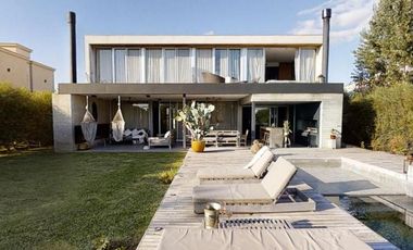 Venta Moderna Casa a la Laguna con  Increíble Master Suite - El Canton
