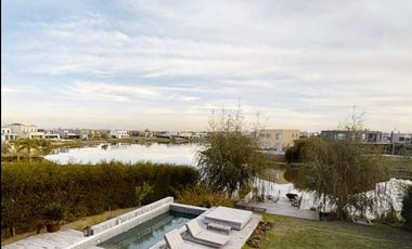 Venta Moderna Casa a la Laguna con  Increíble Master Suite - El Canton