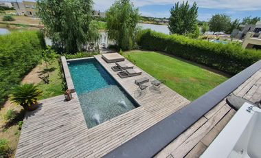 Venta Moderna Casa a la Laguna con  Increíble Master Suite - El Canton