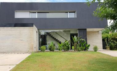 Venta Moderna Casa a la Laguna con  Increíble Master Suite - El Canton