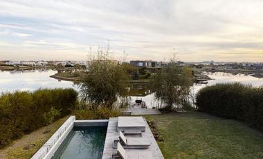 Venta Moderna Casa a la Laguna con  Increíble Master Suite - El Canton