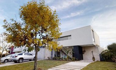 Venta Moderna Casa a la Laguna con  Increíble Master Suite - El Canton
