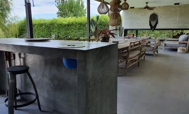 Venta Moderna Casa a la Laguna con  Increíble Master Suite - El Canton